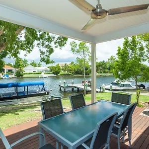 Noosa Entrance Waterfront Australia