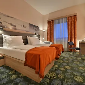 Ramada Airport 4* Prag